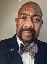 Headshot of Dr. Bob  Jennings