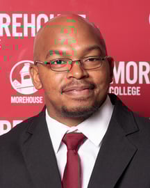 Headshot of Derrick Davis